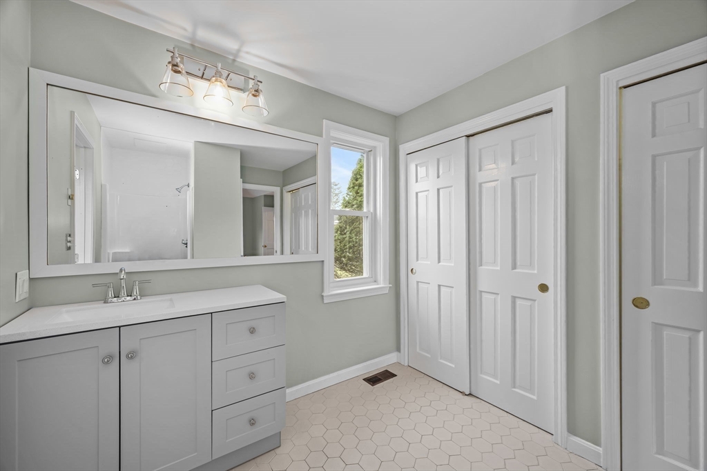 20 Blacksmith Way Saugus, MA 01906 - Photo 23 of 42