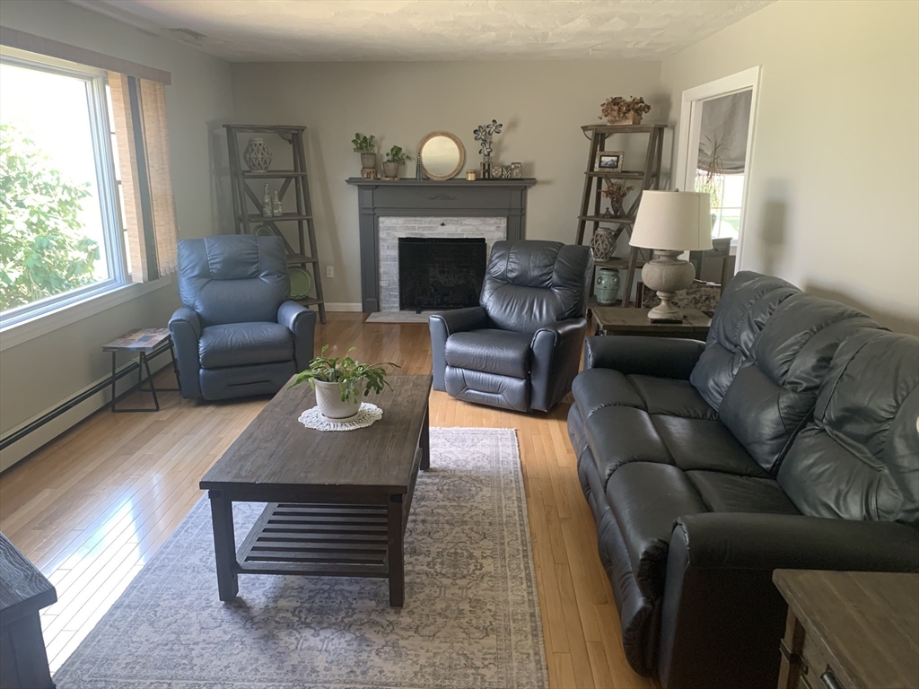 47 Farmington Road Nashua, NH 03060 - Photo 11 of 37 Gallery Image 11