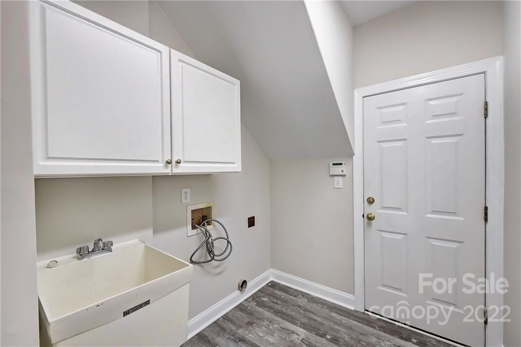 4222 Kronos Place Charlotte, NC 28210 - Photo 25 of 46 a bathroom with a sink and a mirror