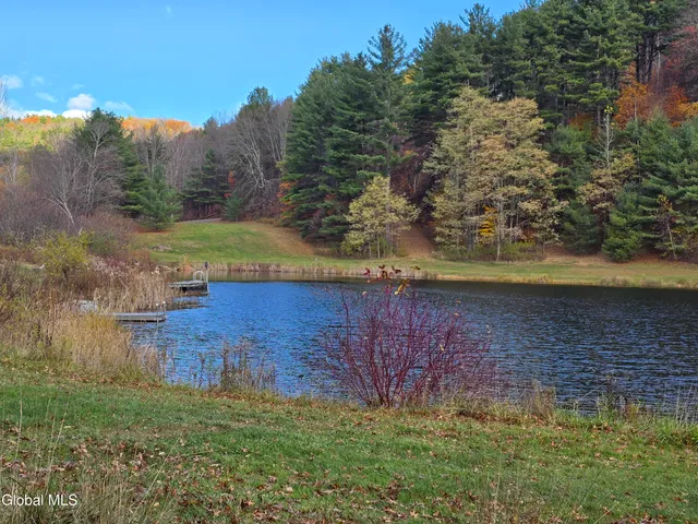 $232,000 | 10 Ridgecrest Way, Whitehall, NY 12887