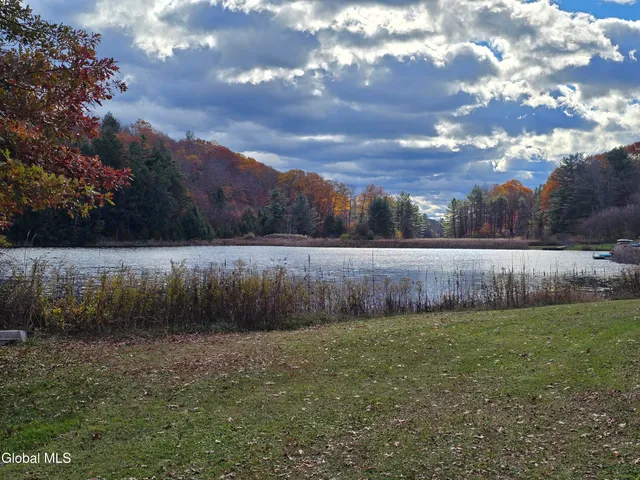 $232,000 | 10 Ridgecrest Way, Whitehall, NY 12887