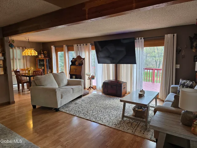 $232,000 | 10 Ridgecrest Way, Whitehall, NY 12887