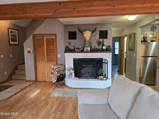 $232,000 | 10 Ridgecrest Way, Whitehall, NY 12887