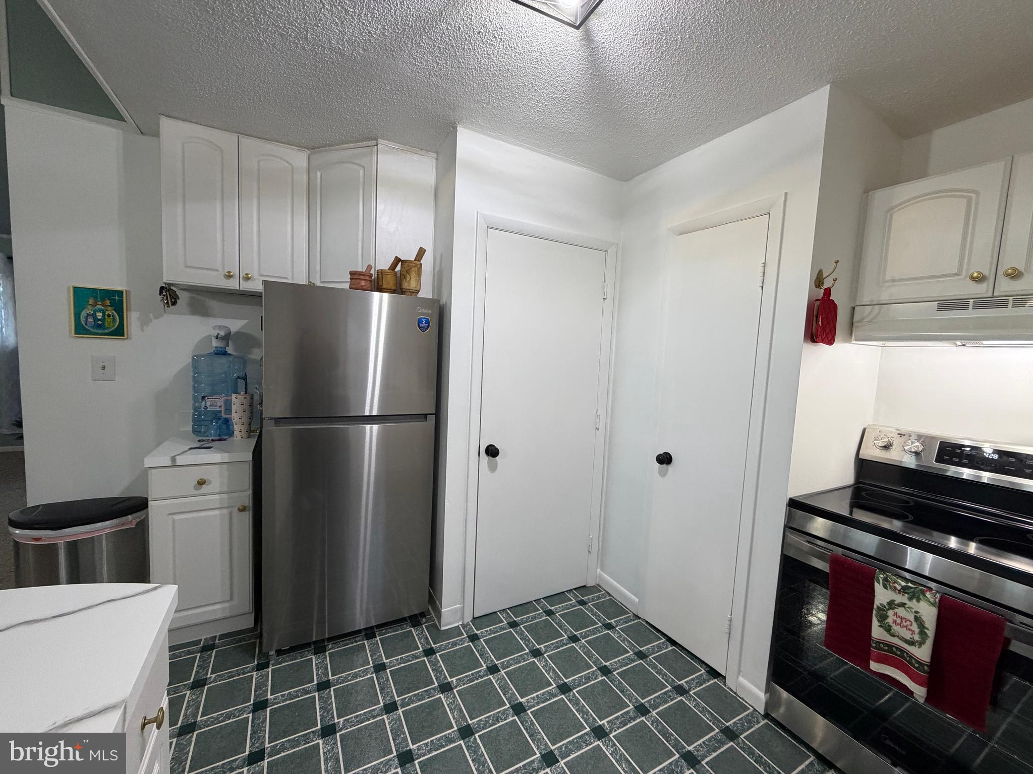 359 Straton Way Basye, VA 22842 - Photo 17 of 38 a kitchen with stainless steel appliances granite countertop a refrigerator and a stove