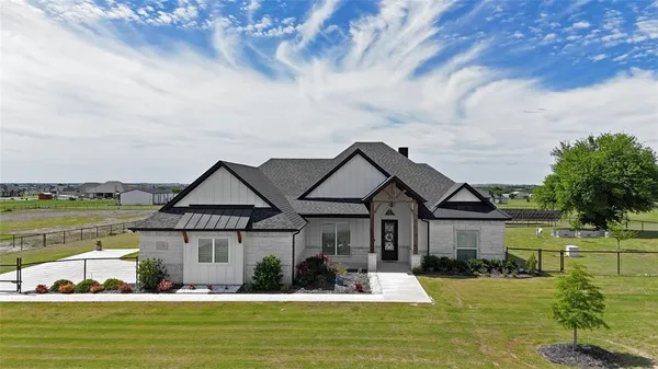 $775,000 | 138 Chisos Drive, Decatur, TX 76234
