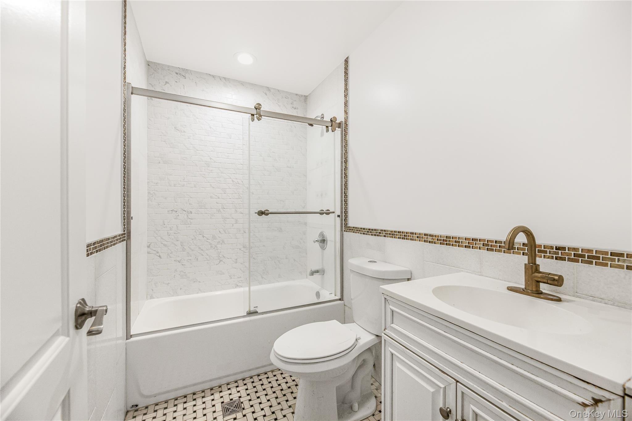 3067 Williamsbridge Road Bronx, NY 10467 - Photo 25 of 29 a bathroom with a sink toilet and shower