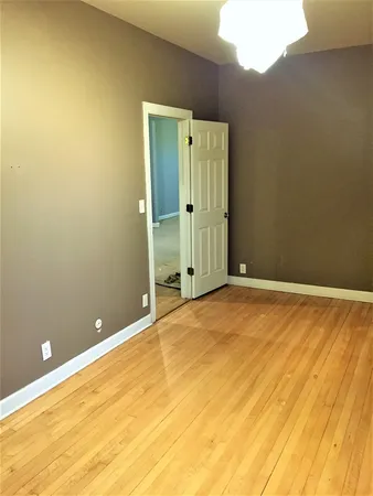 $2,000 | 3926 West Byron Street, Unit 2, Chicago, IL 60618