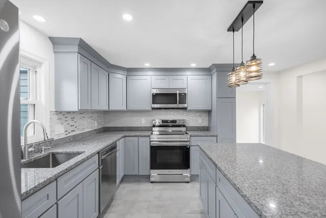 $545,000 | 25 Lakeview Street, Blackstone, MA 01504