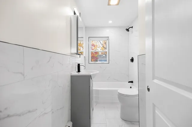 $545,000 | 25 Lakeview Street, Blackstone, MA 01504