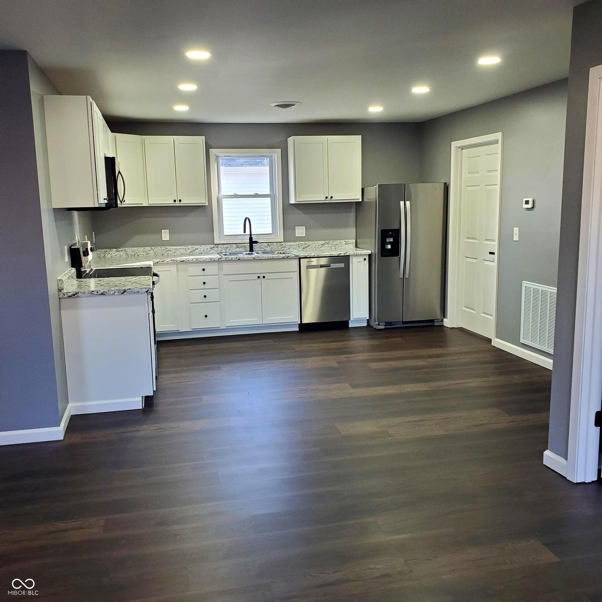 358 South Oak Street Austin, IN 47102 - Photo 10 of 25