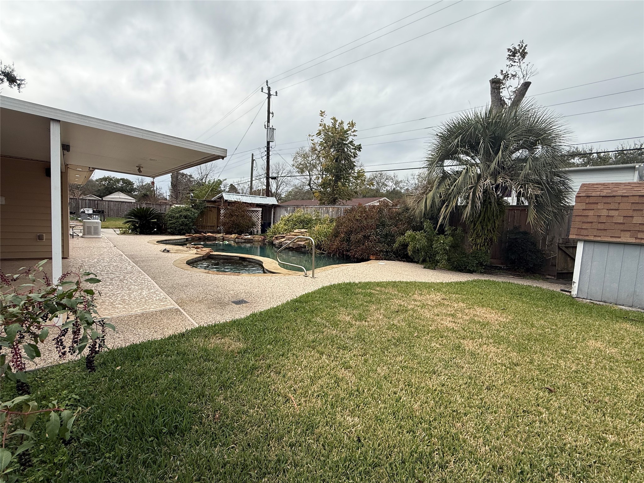 822 Hidden Valley Drive Houston, TX 77088 - Photo 40 of 48 a swimming pool with outdoor seating and yard