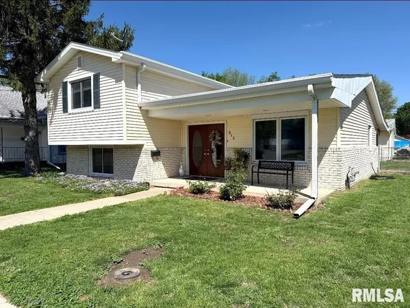 $165,000 | 815 West Adams Street, Taylorville, IL 62568