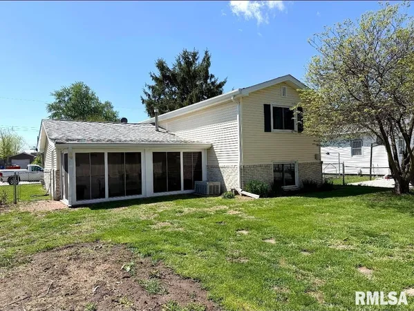 $165,000 | 815 West Adams Street, Taylorville, IL 62568