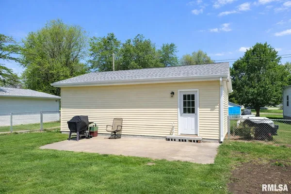 $165,000 | 815 West Adams Street, Taylorville, IL 62568