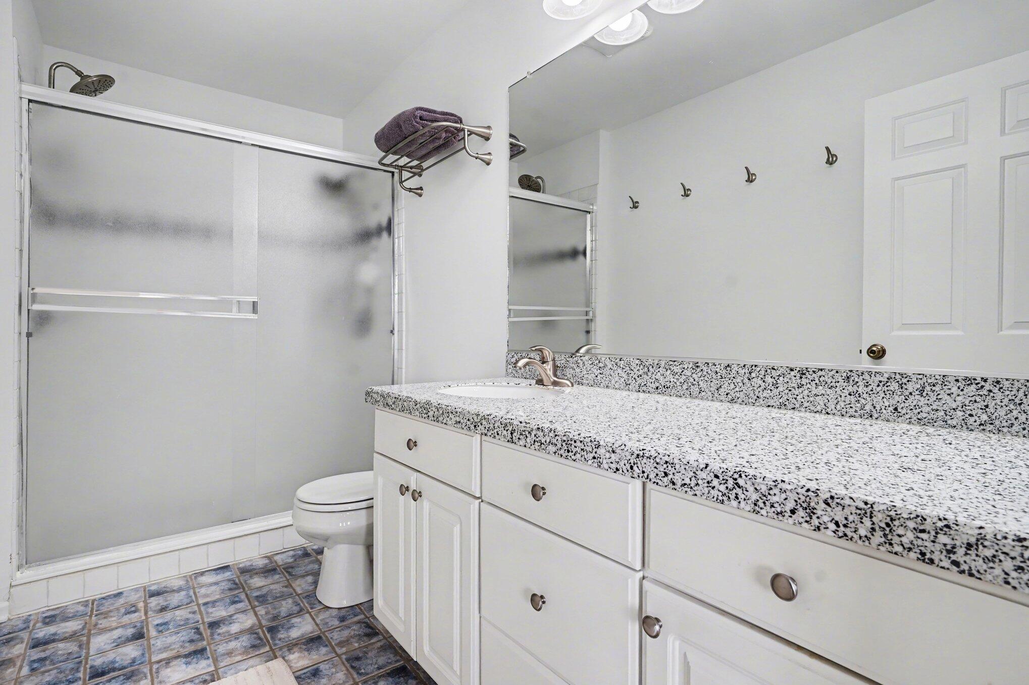 923 West Savidge Street Spring Lake, MI 49456 - Photo 15 of 28 015_file_6433