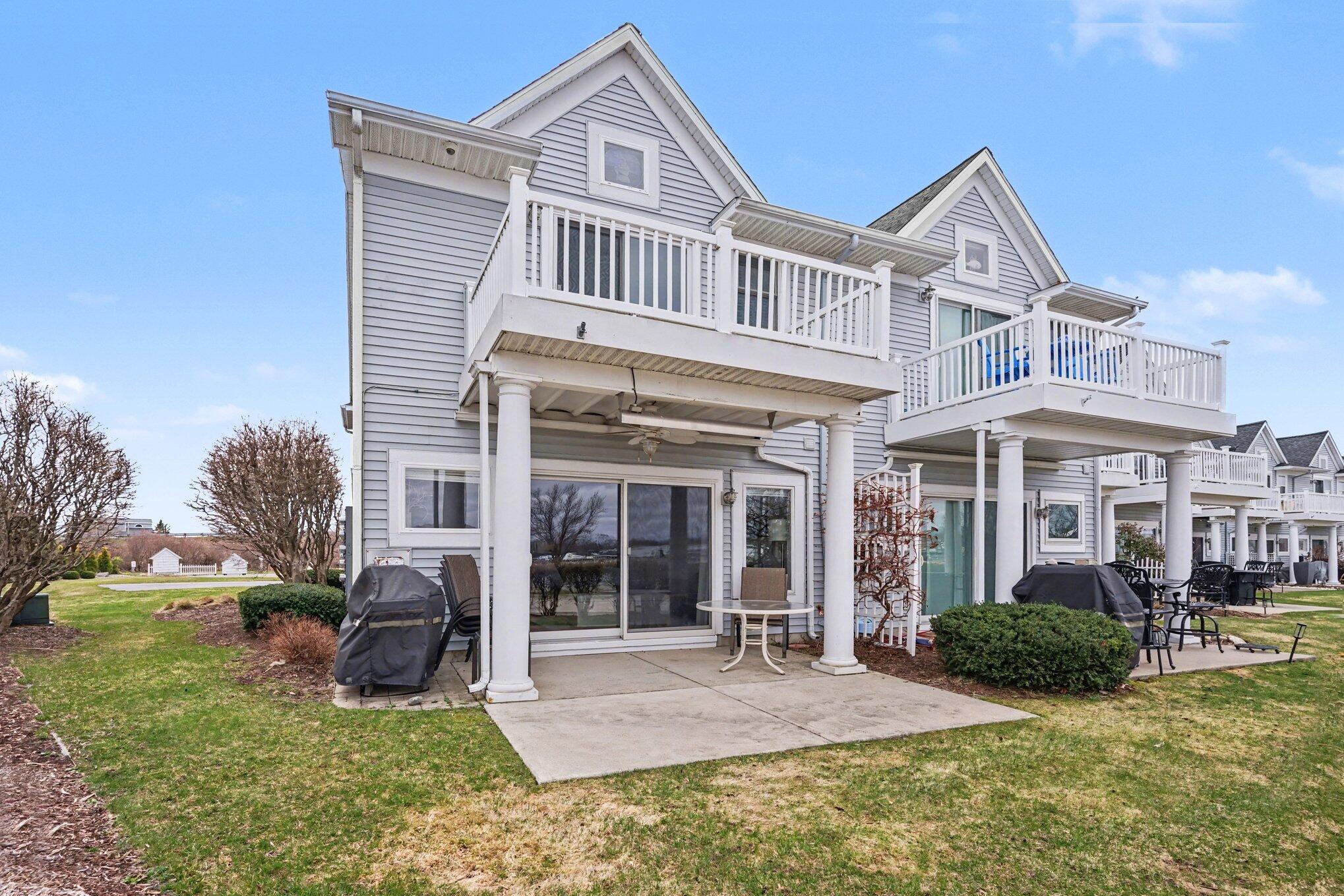 923 West Savidge Street Spring Lake, MI 49456 - Photo 2 of 28 002_file_5454