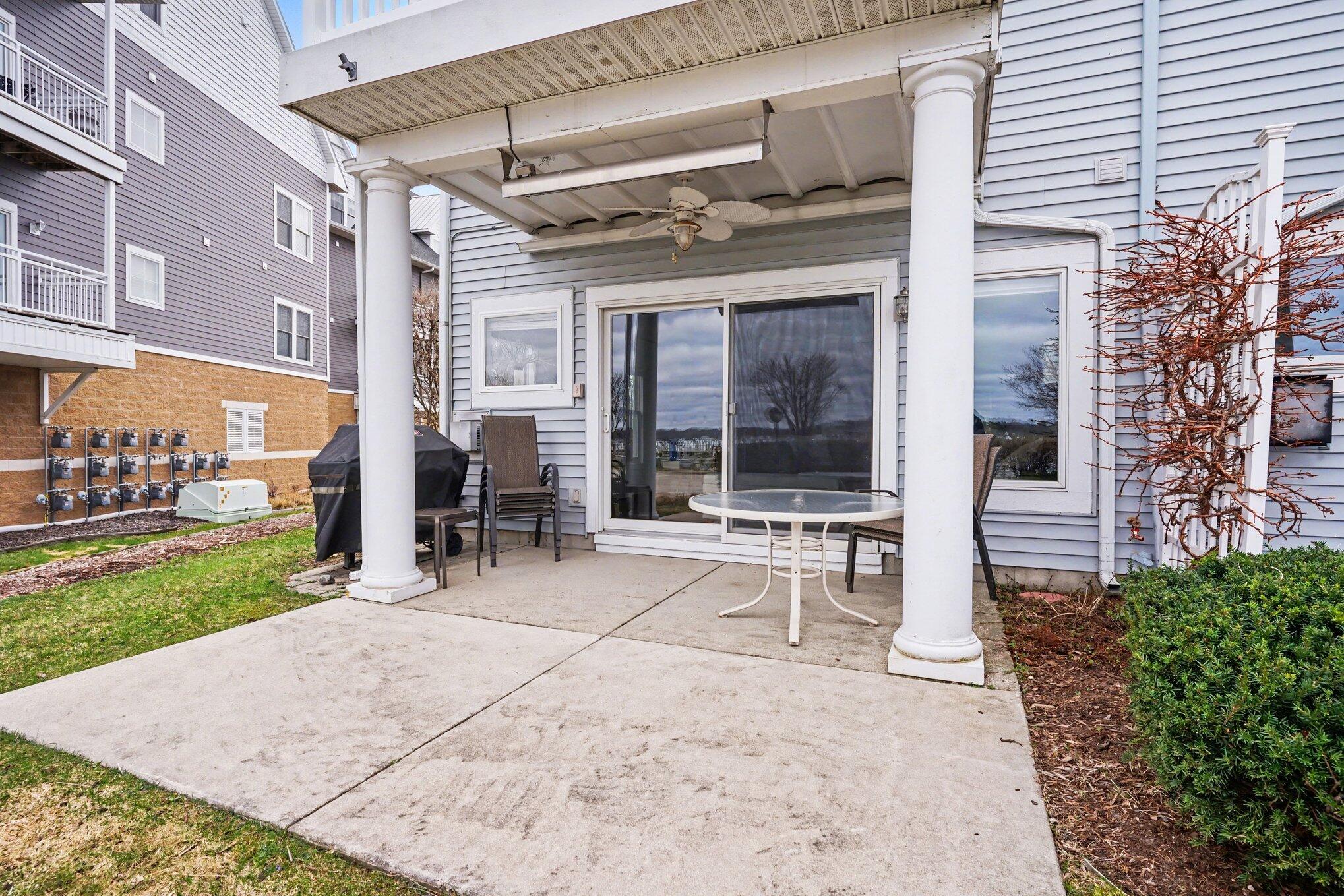 923 West Savidge Street Spring Lake, MI 49456 - Photo 4 of 28 004_file_2525