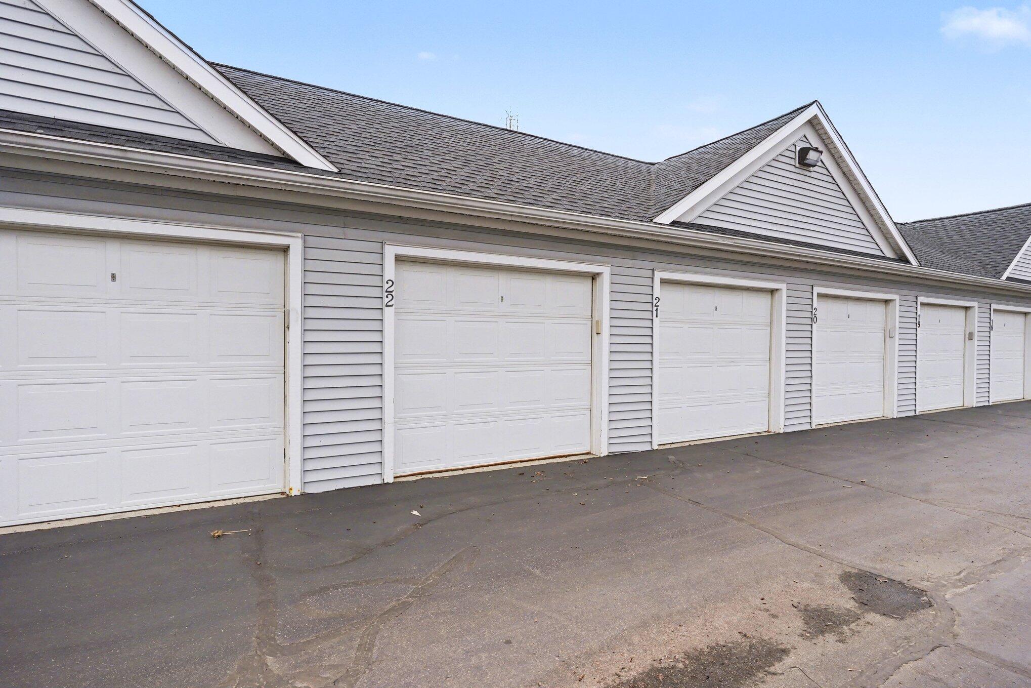 923 West Savidge Street Spring Lake, MI 49456 - Photo 5 of 28 005_file_9926