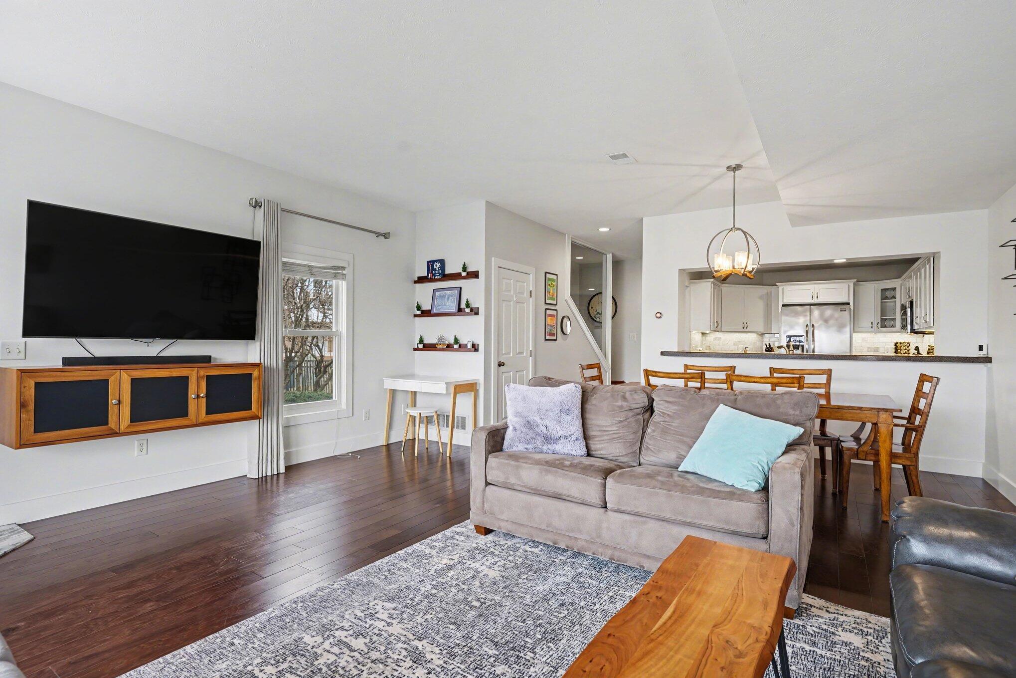 923 West Savidge Street Spring Lake, MI 49456 - Photo 8 of 28 008_file_8969