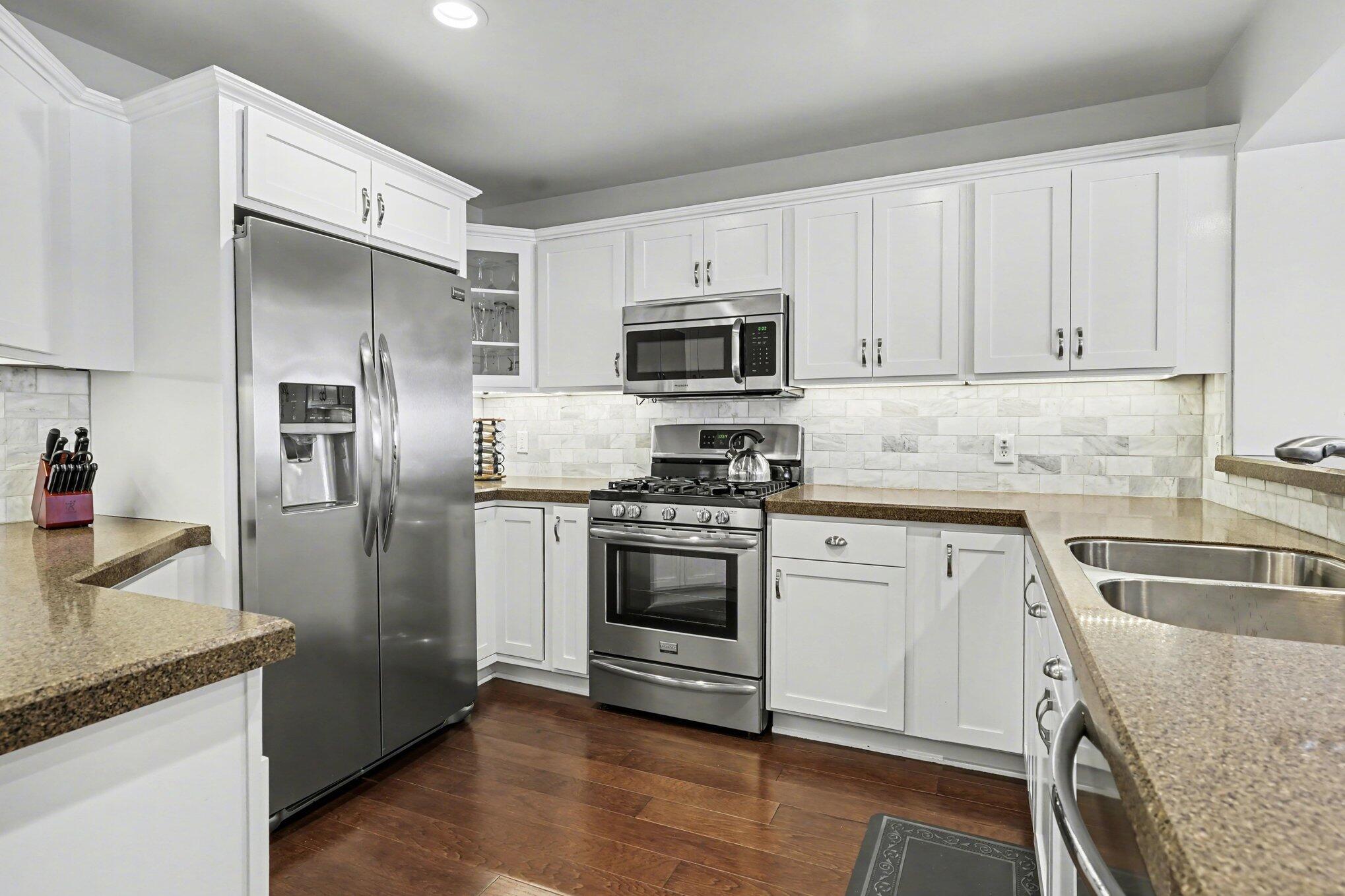 923 West Savidge Street Spring Lake, MI 49456 - Photo 10 of 28 010_file_8028