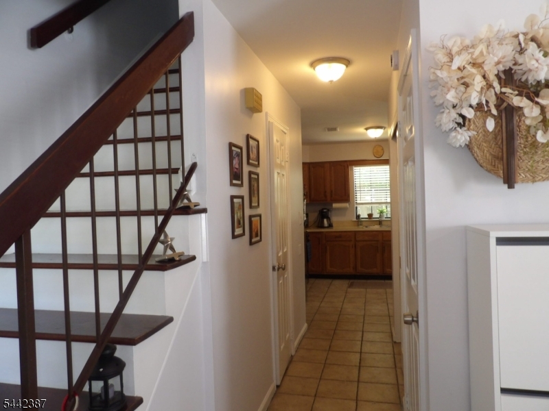 605 Timber Oaks Road Edison, NJ 08820 - Photo 9 of 25