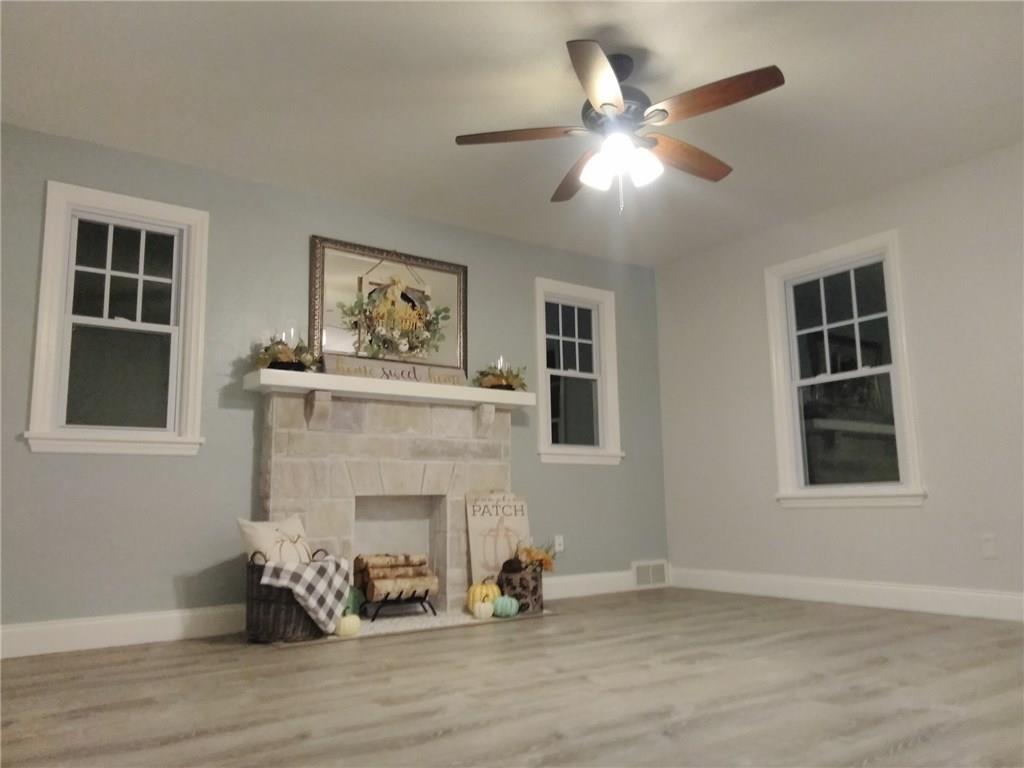 400 Jefferson Road Pittsburgh, PA 15235 - Photo 3 of 17 Living Room