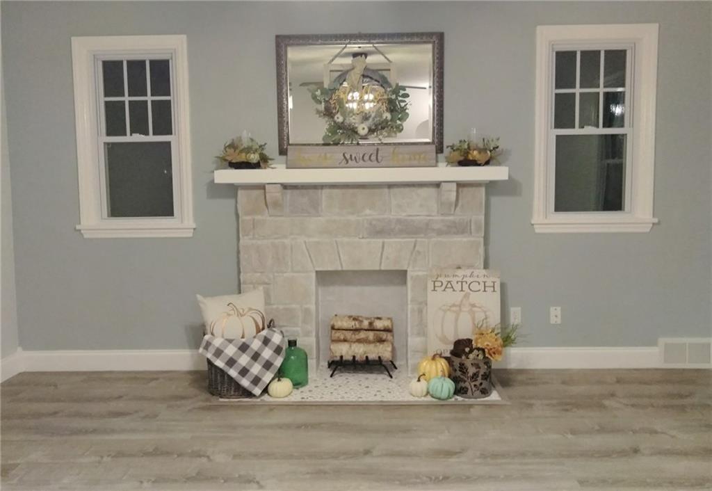400 Jefferson Road Pittsburgh, PA 15235 - Photo 4 of 17 Living Room