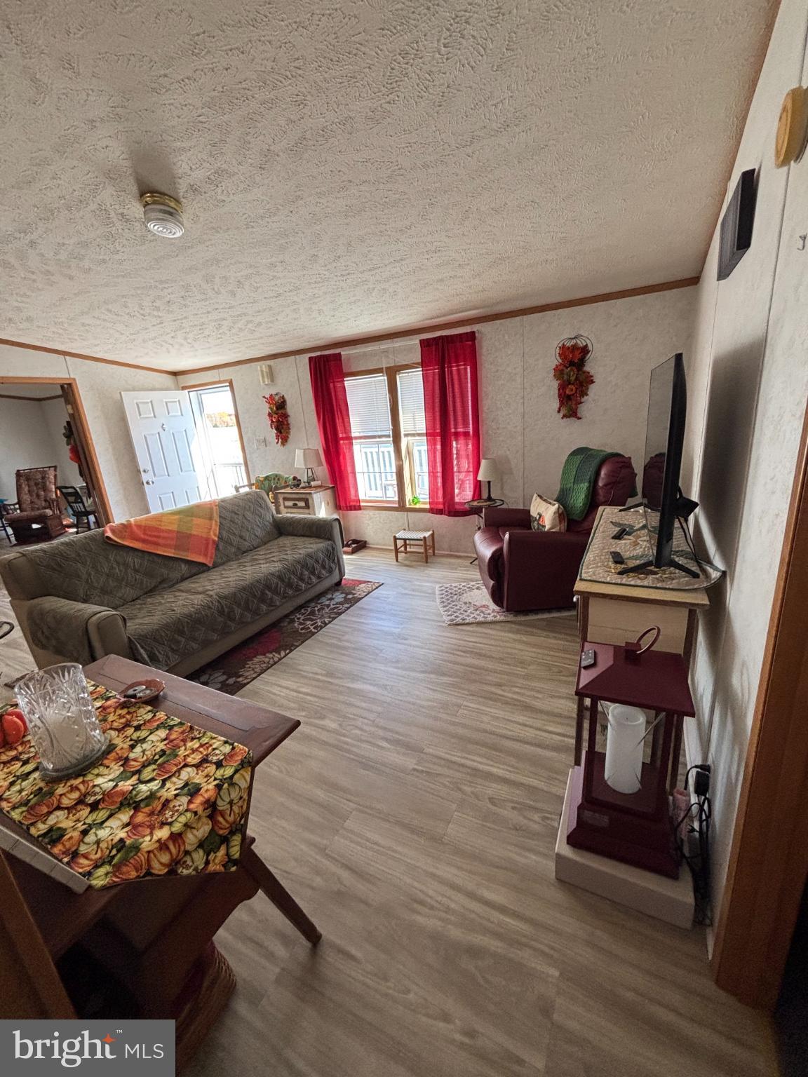 511 Sykesville Road, Unit 25 Wrightstown, NJ 08562 - Photo 3 of 9 Cozy living space with vibrant accents.