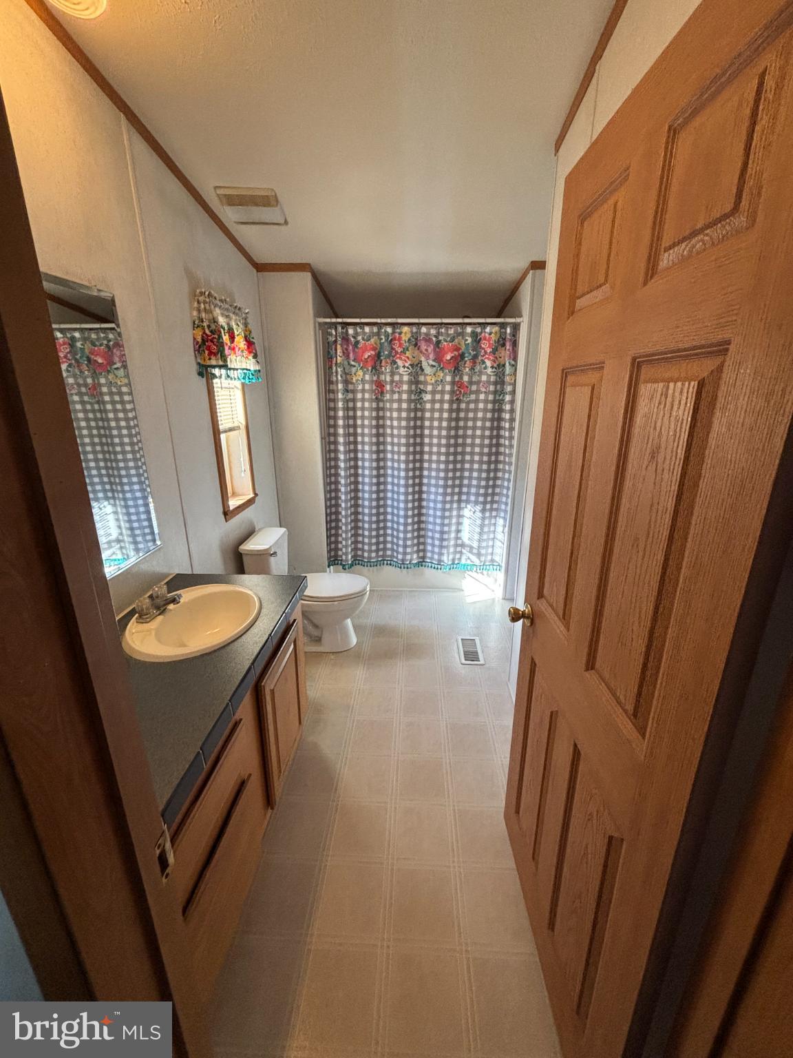 511 Sykesville Road, Unit 25 Wrightstown, NJ 08562 - Photo 7 of 9 Bright and inviting bathroom.