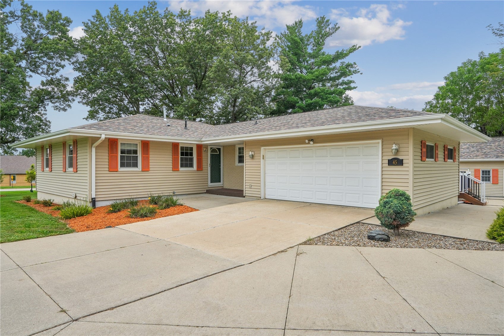 45 North Mentzer Road Robins, IA 52328 - Photo 1 of 29 Gallery Image 1
