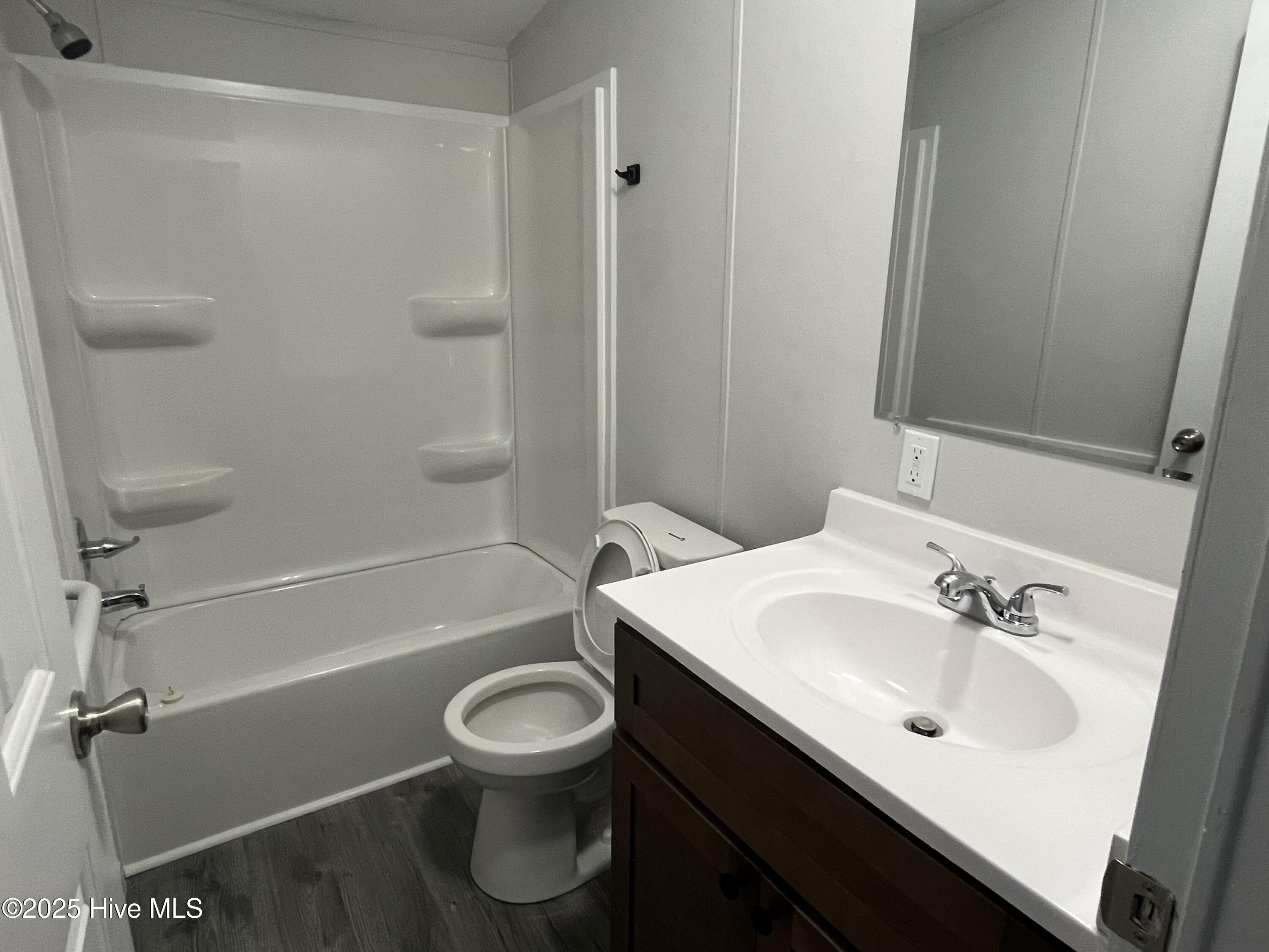 202 Susans Drive Hampstead, NC 28443 - Photo 16 of 18 Hall Bathroom