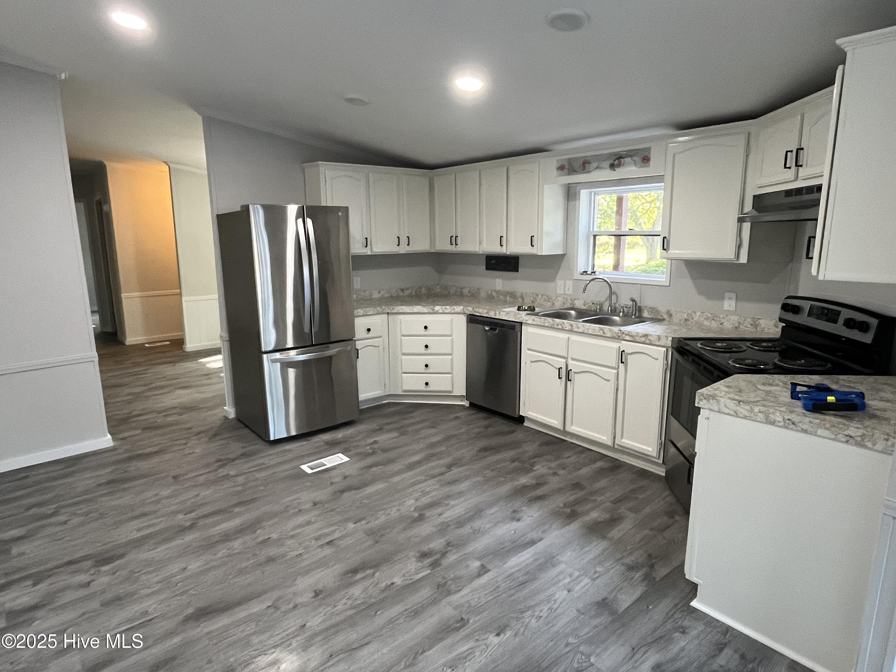 202 Susans Drive Hampstead, NC 28443 - Photo 10 of 18 Kitchen