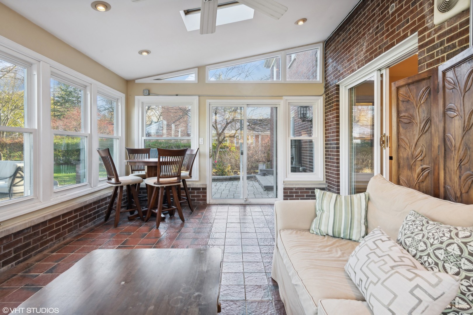 255 Cold Spring Road Barrington, IL 60010 - Photo 19 of 47 a living room with furniture and a large window
