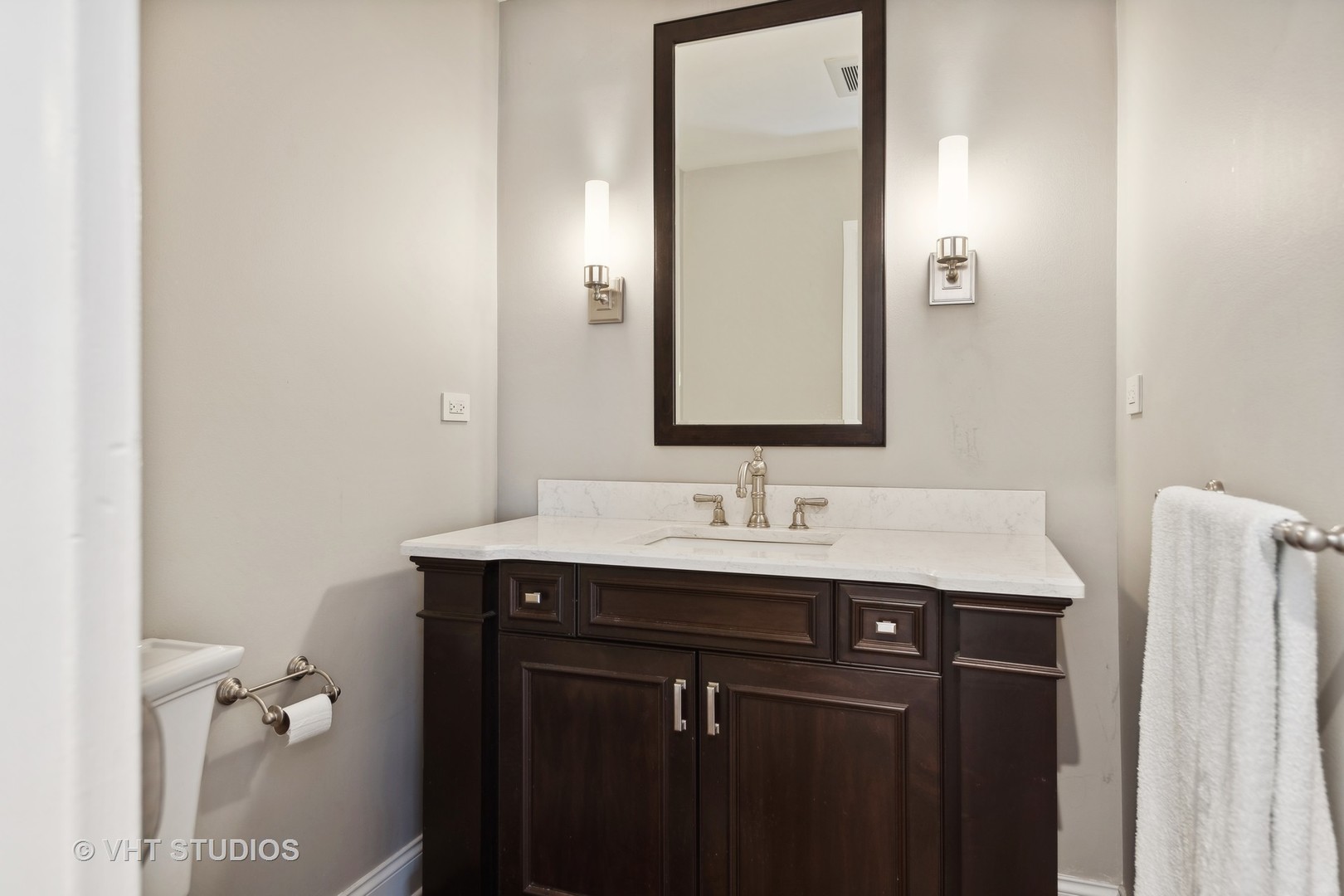 255 Cold Spring Road Barrington, IL 60010 - Photo 20 of 47 a bathroom with a sink and a toilet