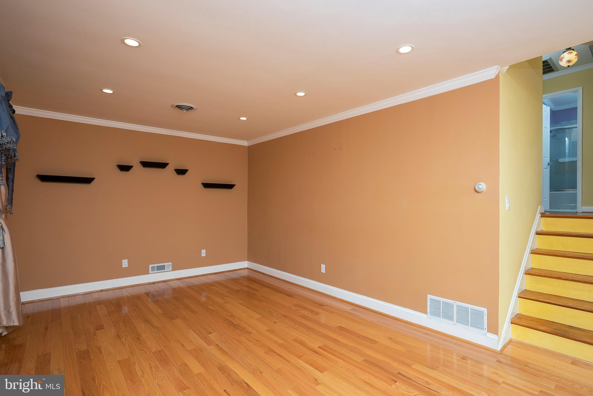 496 Rita Drive Odenton, MD 21113 - Photo 3 of 31 Living Room