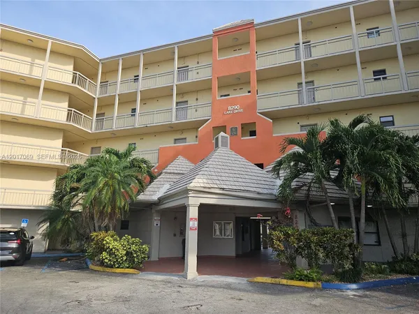 $2,000 | 8290 Lake Drive, Unit 308, Doral, FL 33166