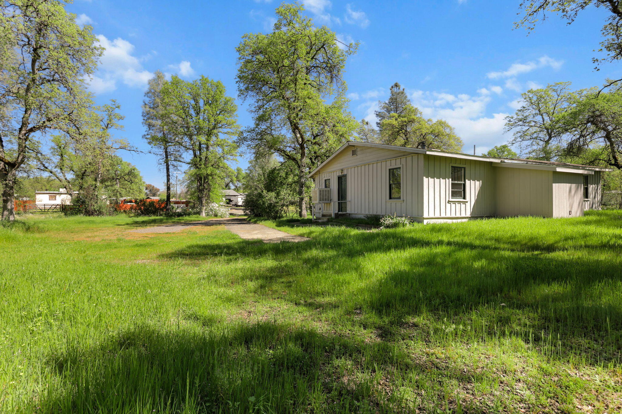 18439 Old Oasis Road Redding, CA 96003 - Photo 25 of 30 Yard