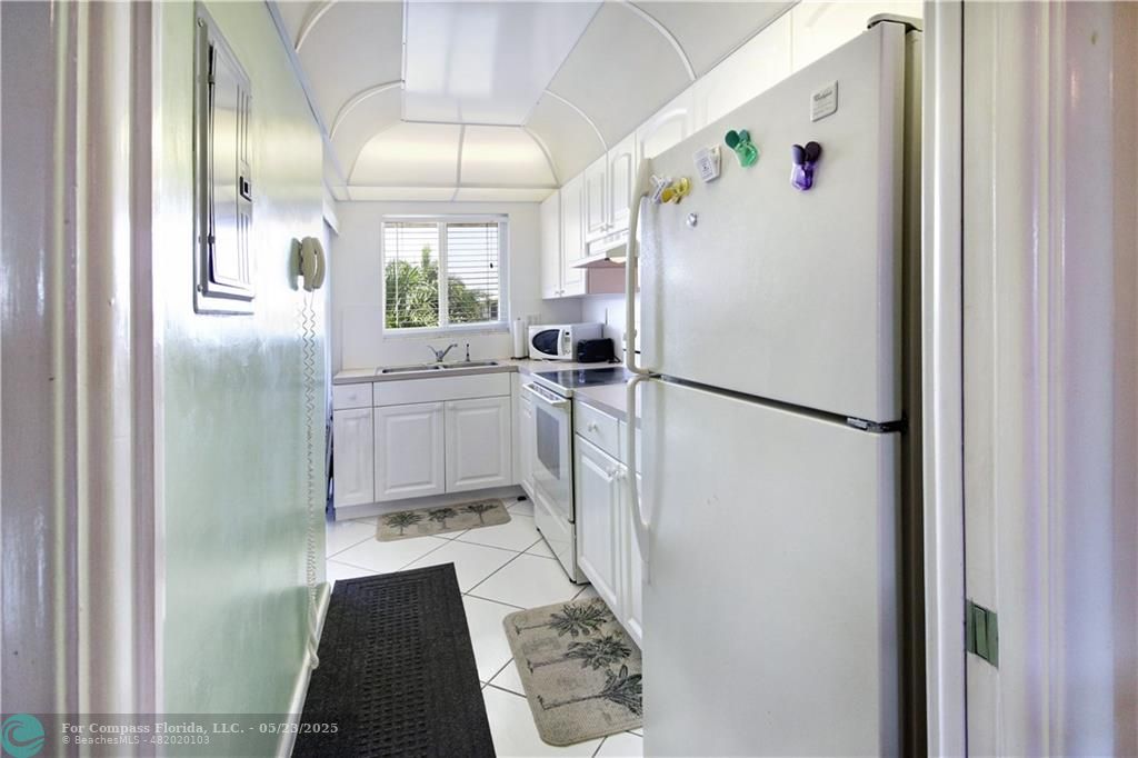 2100 Northeast 38th Street, Unit 222 Lighthouse Point, FL 33064 - Photo 12 of 21