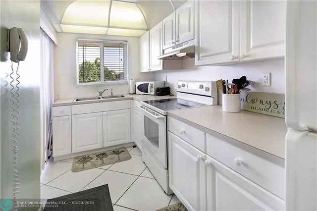 $135,000 | 2100 Northeast 38th Street, Unit 222, Lighthouse Point, FL 33064