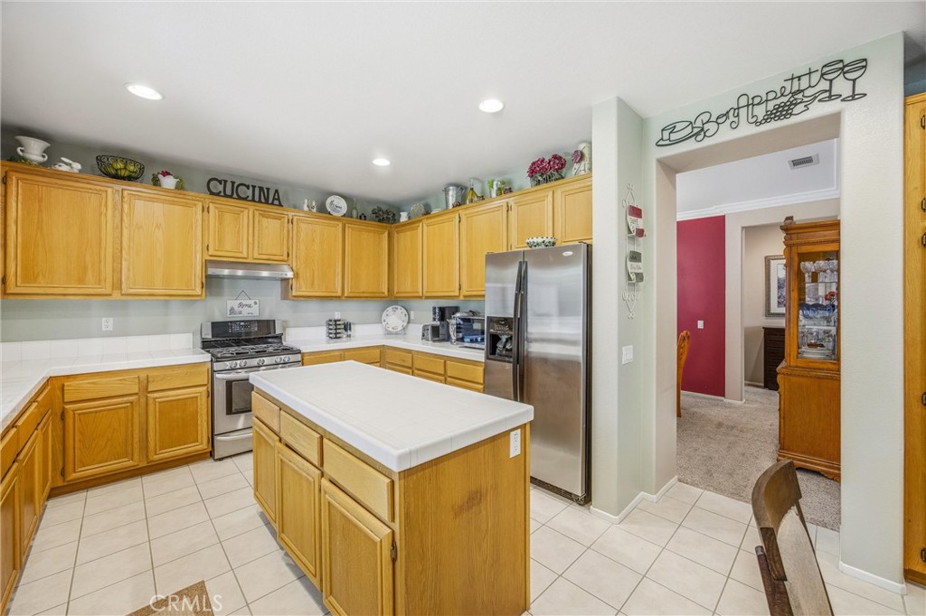 8470 Lindenhurst Street Riverside, CA 92508 - Photo 4 of 61