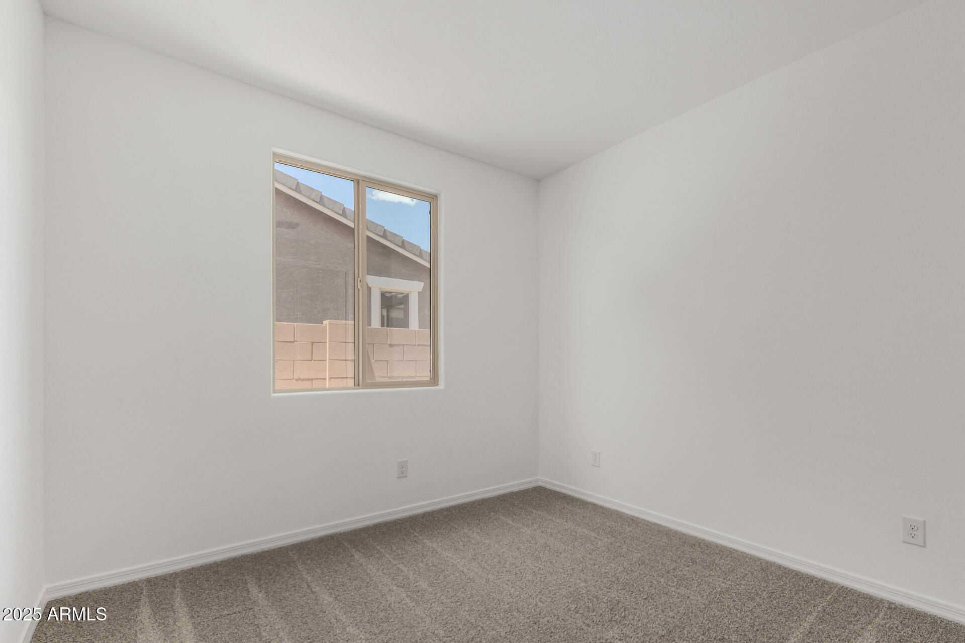 18474 East Dario Road Gold Canyon, AZ 85118 - Photo 20 of 36 an empty room with a window