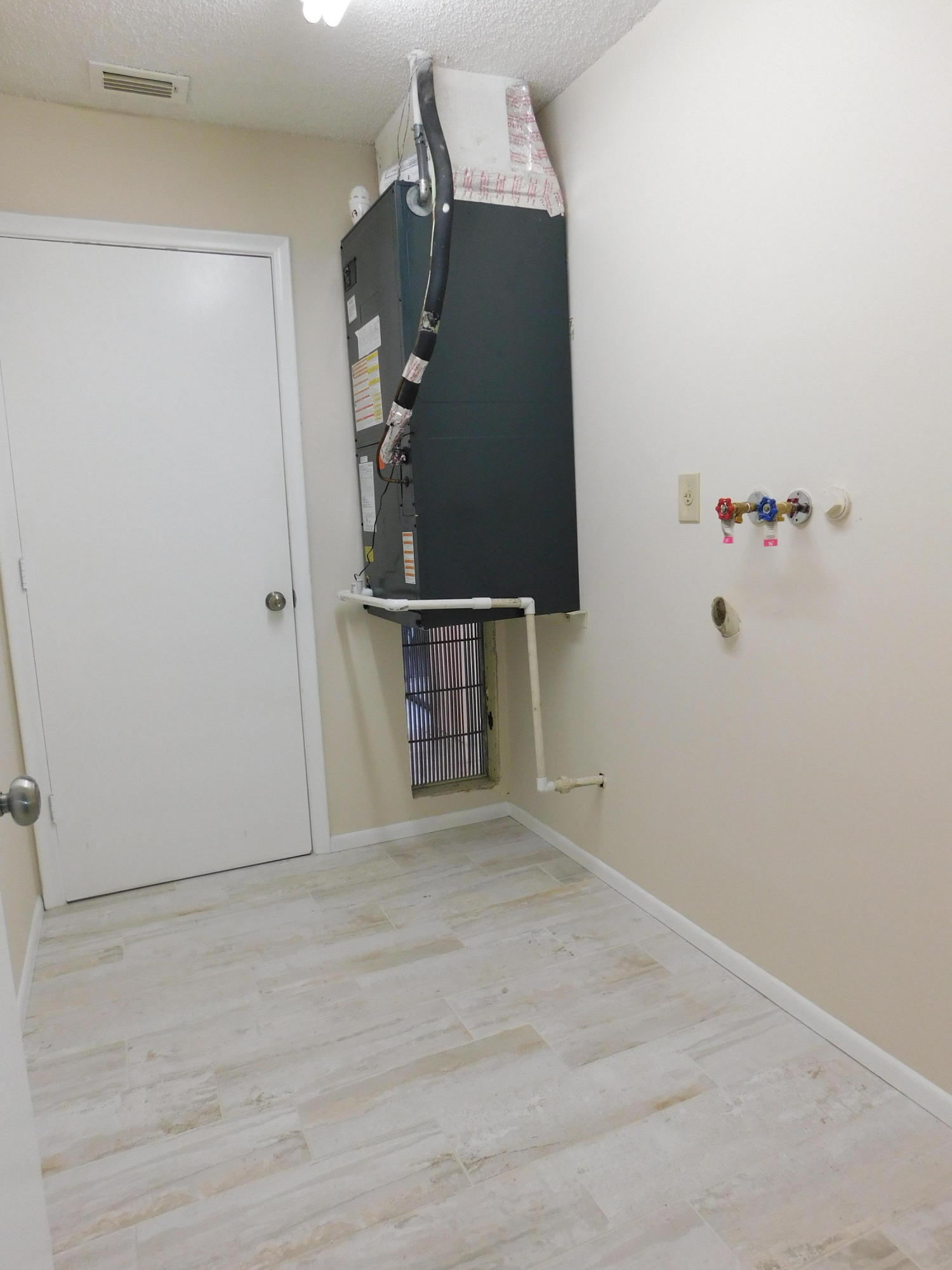 9175 Southwest 20th Street, Unit A Boca Raton, FL 33428 - Photo 20 of 23 LAUNDRY RM