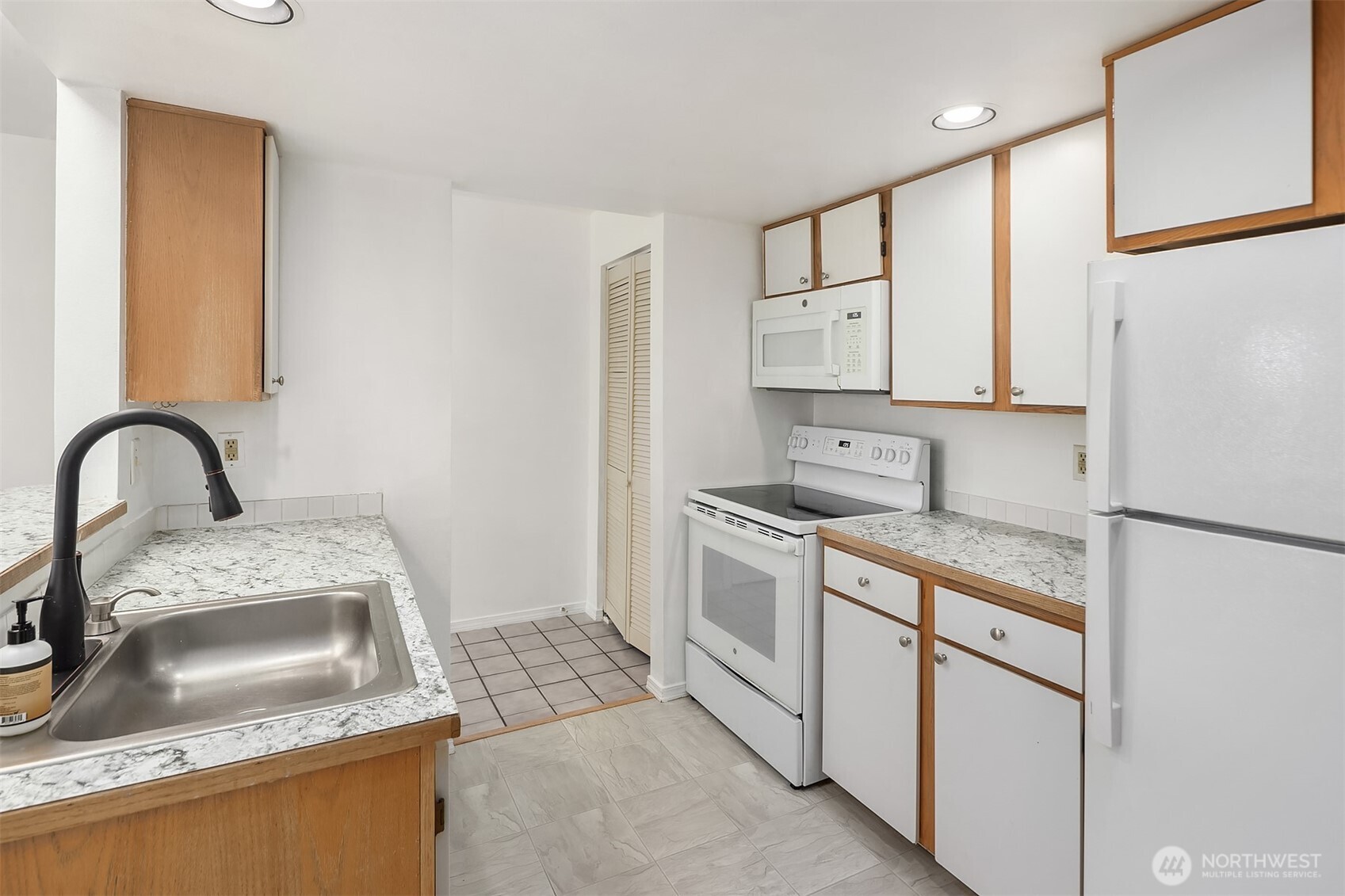 1410 West Casino Road, Unit A5 Everett, WA 98204 - Photo 11 of 18