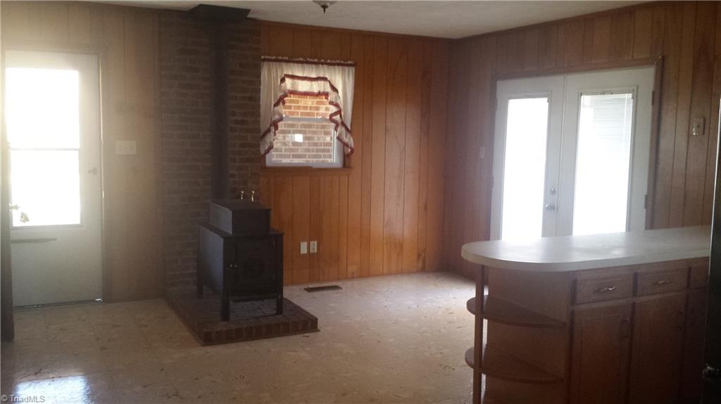 313 Shady Grove Road Eden, NC 27288 - Photo 4 of 11 Gallery Image 4