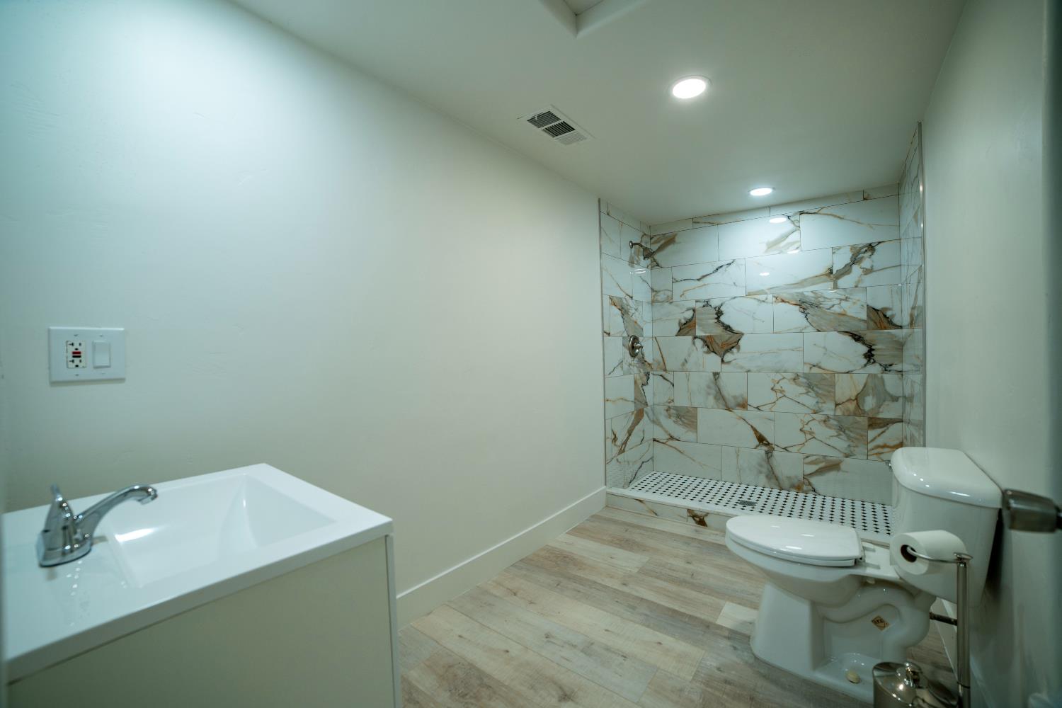 14594 Perricone Road Jamestown, CA 95327 - Photo 25 of 48 a bathroom with a sink toilet and shower
