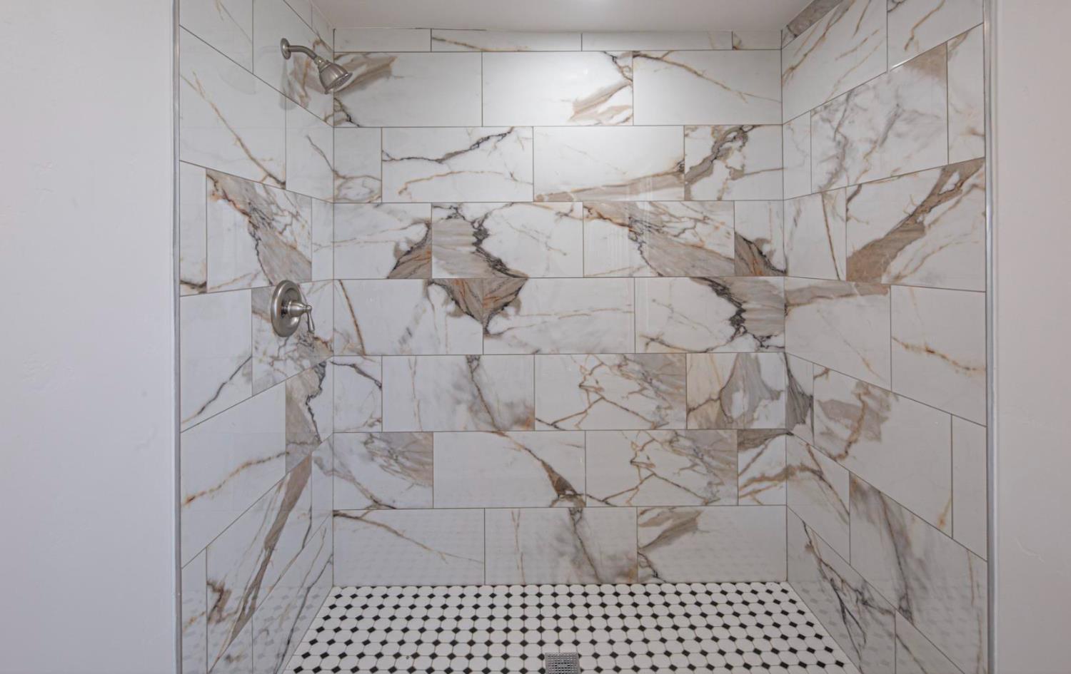 14594 Perricone Road Jamestown, CA 95327 - Photo 26 of 48 a bathroom with a shower