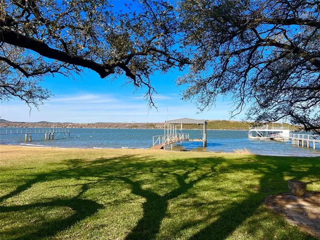 $899,000 | 1935 Deer Trail Road, Graford, TX 76449