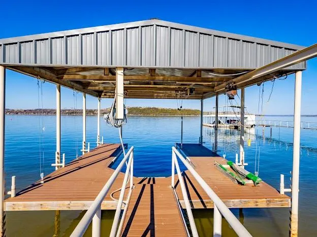 $899,000 | 1935 Deer Trail Road, Graford, TX 76449