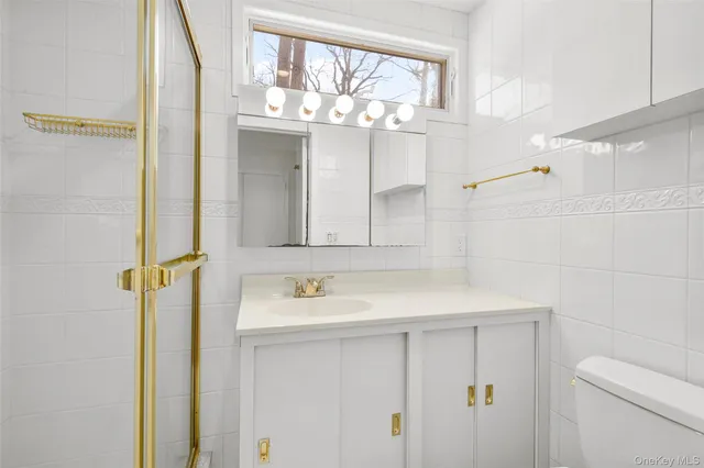 $6,000 | 25 Woodhollow Lane, New Rochelle, NY 10804