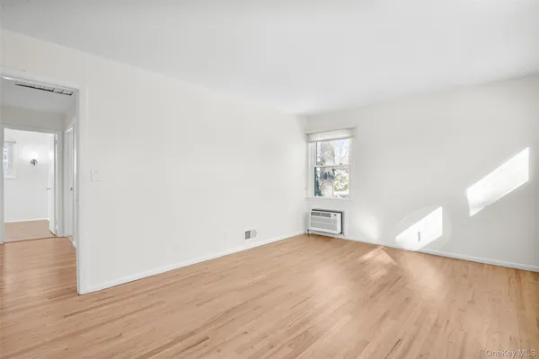 $6,000 | 25 Woodhollow Lane, New Rochelle, NY 10804